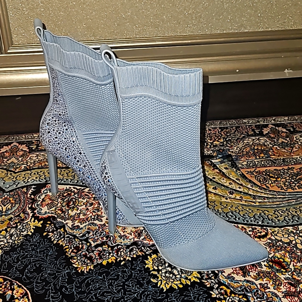 Steve Madden size 7 blue rhinestone heel